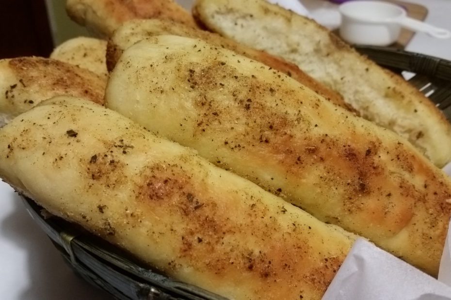 Butter Herb Breadsticks (Olive Garden Breadsticks)